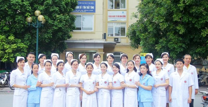 Đội ngũ cán bộ - nhân viên Bệnh viện Đại học Y Hà Nội