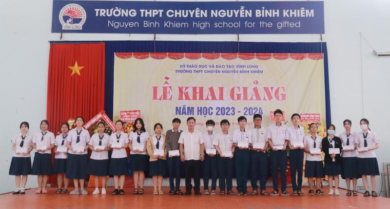 THPT Chuyên Nguyễn Bỉnh Khiêm - Vĩnh Long