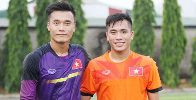 Thủ môn Bùi Tiến Dũng và em trai Bùi Tiễn Dụng trong màu áo U19 Việt Nam
