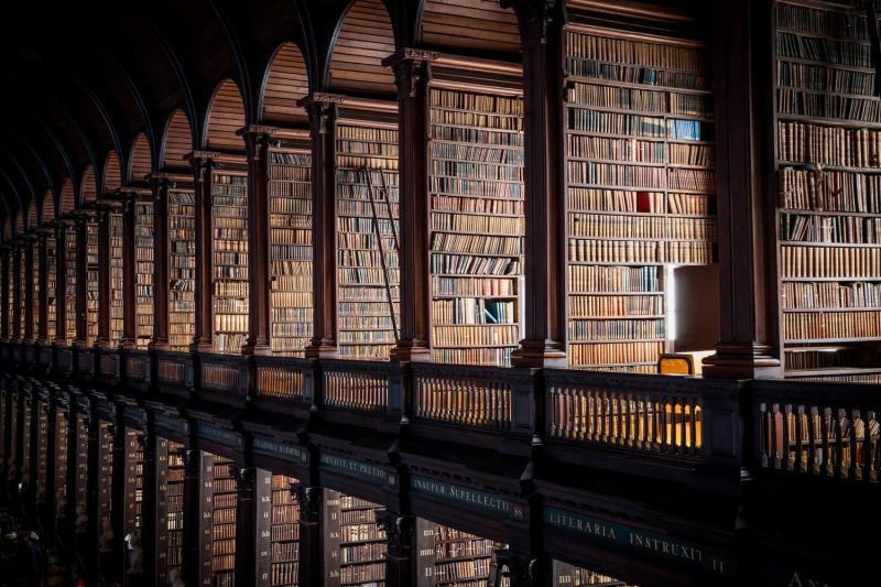 Thư viện Trinity College Library, Dublin, Ailen là điểm du lịch hàng đầu của khách khi đến với Ailen