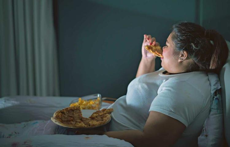 Là một cô gái bạn có sợ béo phì bởi thói quen thức khuya không tốt không?