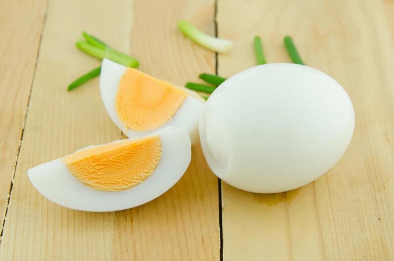 Thành phần dinh dưỡng trong trứng gà không chỉ cung cấp cho cơ thể nguồn dưỡng chất tuyệt vời mà còn có công dụng hỗ trợ kiểm soát một số bệnh lý.