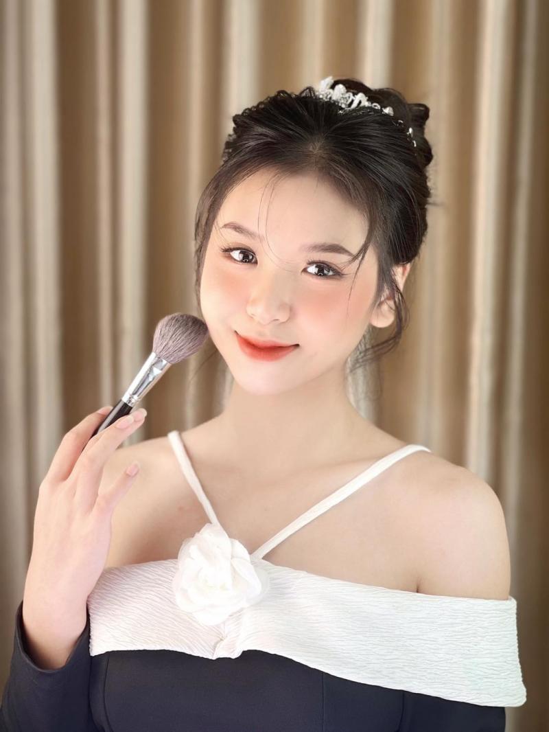Thùy Make up - Dạy trang điểm cá nhân tại Hà Đông