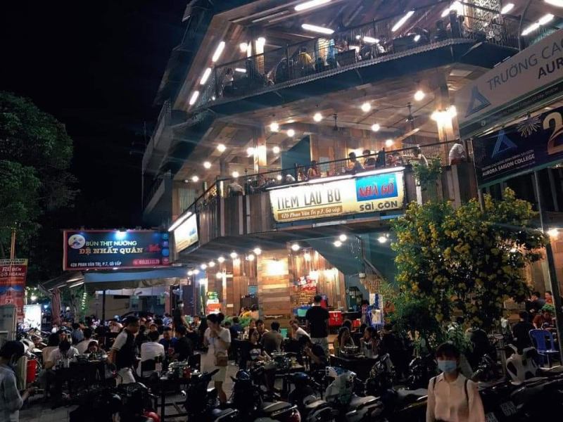 Tiệm Lẩu Bò Nhà Gỗ Sài Gòn