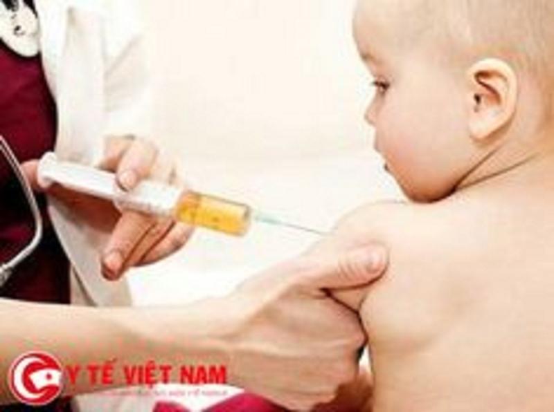 Tiêm vacxin phòng bệnh cho trẻ