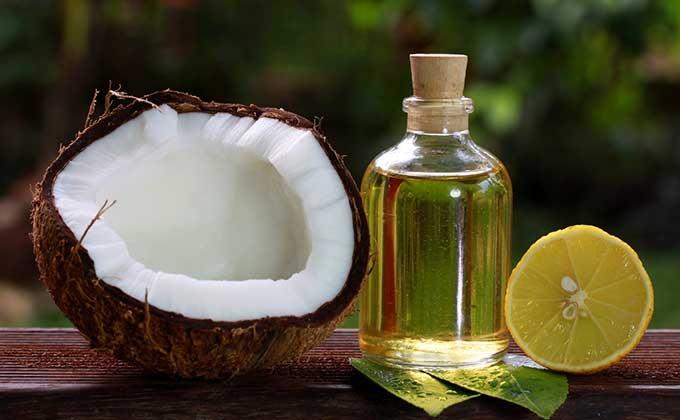Dầu dừa là một loại tinh dầu đặc biệt có rất nhiều tác dụng như chống oxi hóa và đặc biệt dầu dừa giữ ẩm rất tốt