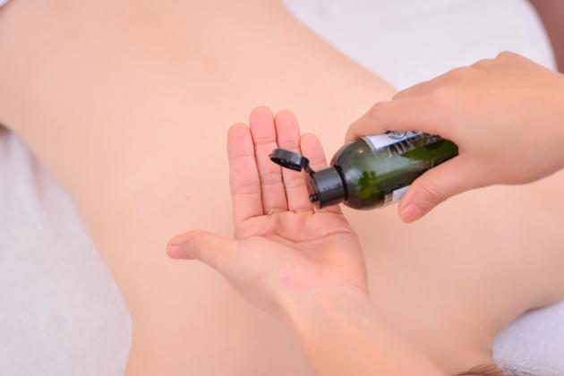 Tinh Dầu Massage Body Aroma Thiên Nhiên 100mL Hương thảo & Khuynh diệp - Rosemary & Eucalyptus Body Oil spa