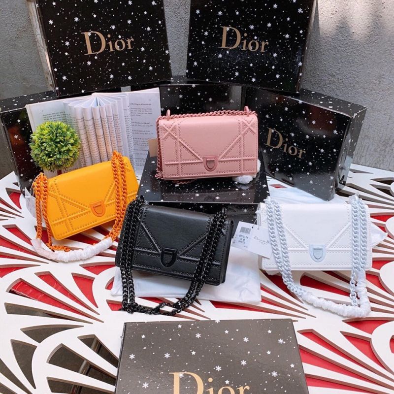 Những chiếc túi Dior xinh xắn có ngay tại TiVi Store