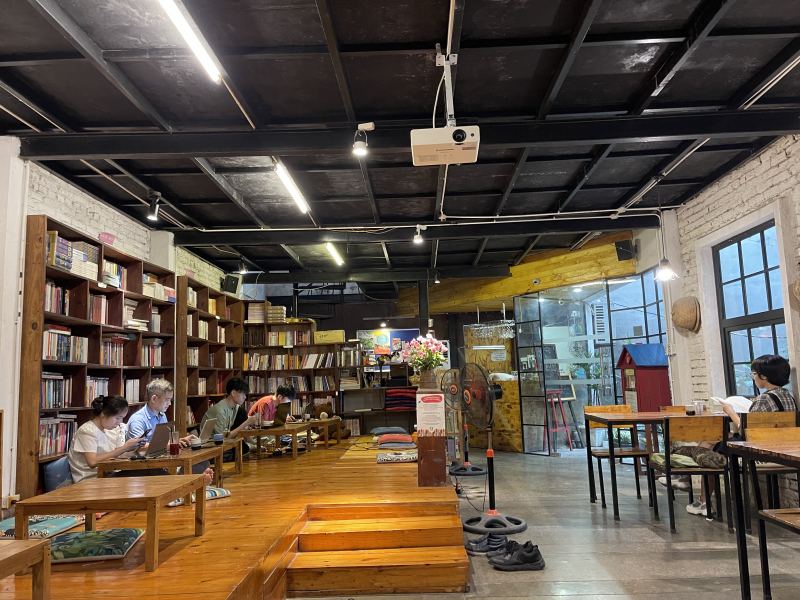 Tổ Chim Xanh – Bluebirds’Nest Book Cafe