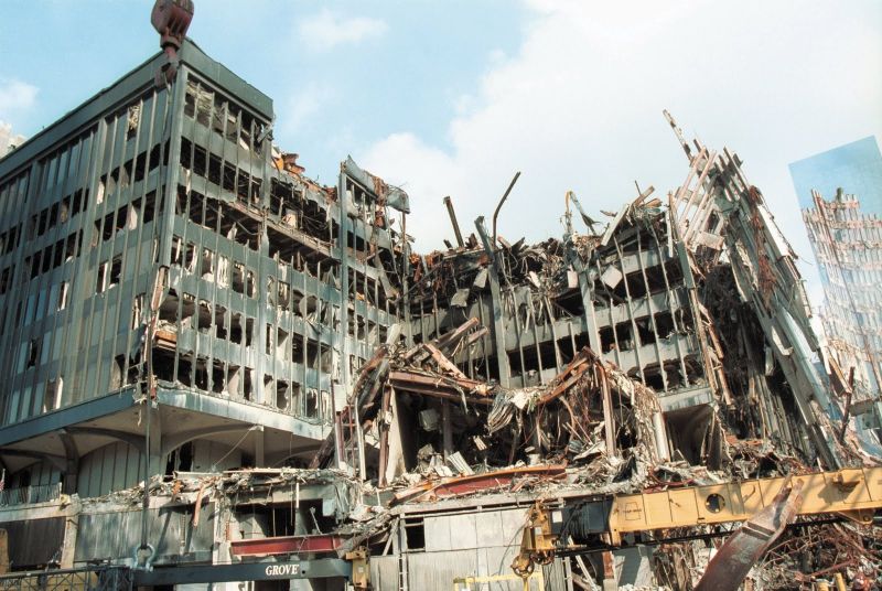 Tòa nhà Royal Plaza Hotel bị đổ sập vào thứ 6 ngày 13 tháng 8 năm 1993 ở Thái Lan
