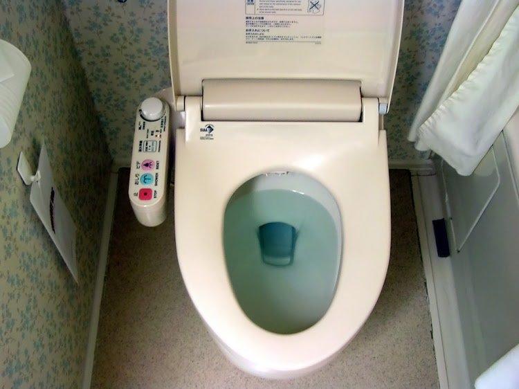 Toilet vô cùng hiện đại