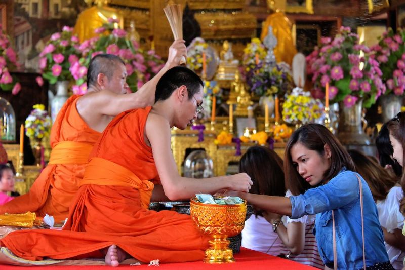 Tôn trọng Phật giáo, một phần của cuộc sống hàng ngày ở Thái Lan