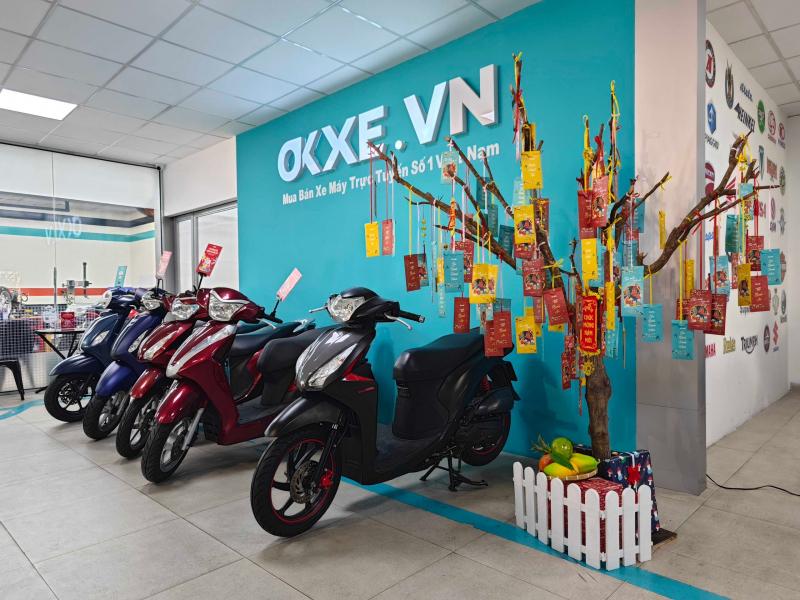 Khu vực trưng bày xe hiện đại của Trạm dịch vụ xe máy OKXE