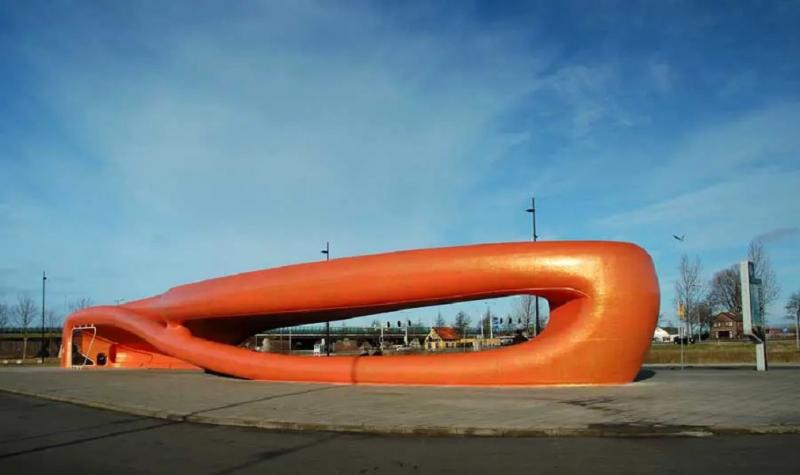 Trạm xe buýt hàm cá voi ở Hoofddorp, Hà Lan