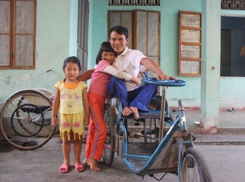 Trần Quốc Hoàn – Thầy giáo dạy học ngồi xe lăn