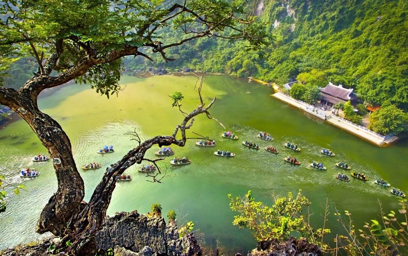 Lựa chọn mô hình du lịch sinh thái, khám phá thiên nhiên kết hợp với giá trị lịch sử đã tạo nên một Tràng An xanh, hấp dẫn đầy tiềm năng giữa đất trời Việt Nam