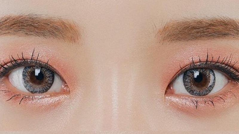 Trang điểm mắt với gam màu ánh nâu hồng
