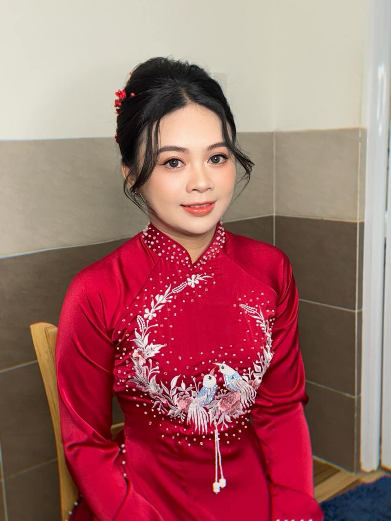 Trang Nguyen makeup