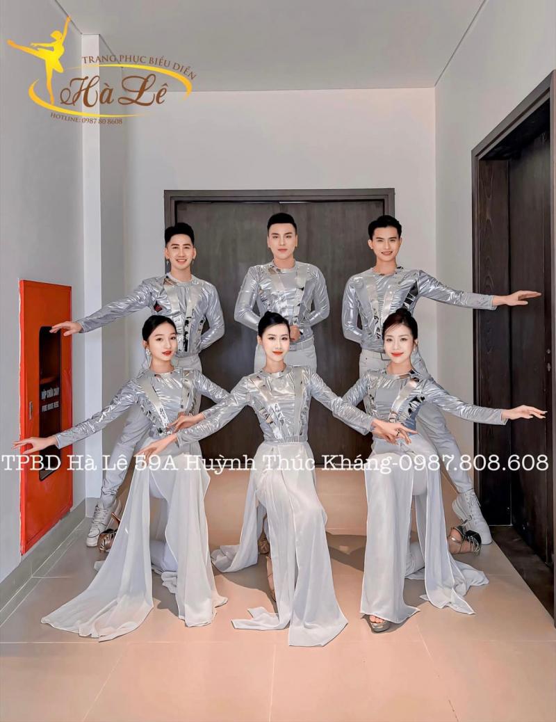 Trang phục biểu diễn Hà Lê