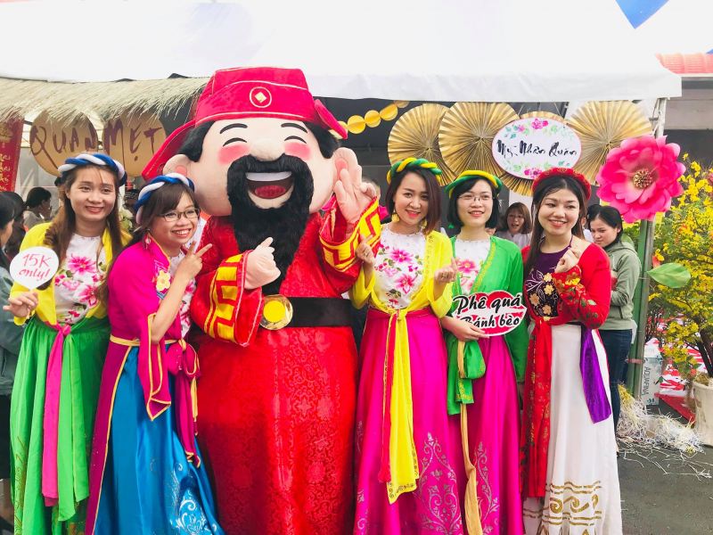 Trang Phục Biểu Diễn HOA MAI cung cấp các loại trang phục Mascot phù hợp với nhiều chủ đề và sự kiện