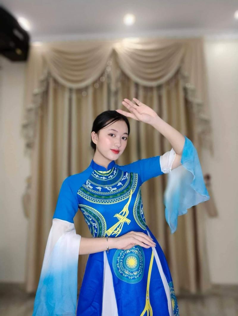 Trang phục biểu diễn Hoa Sen