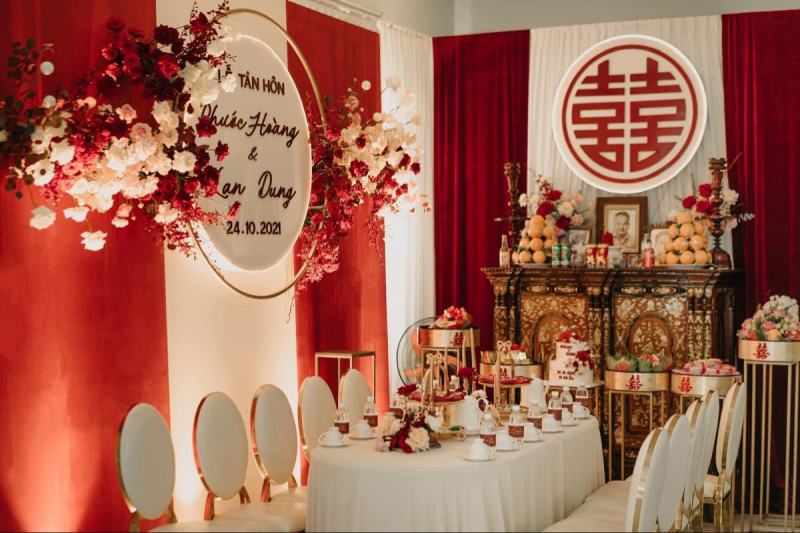 Trang trí tiệc cưới lãng mạn với gam màu đỏ