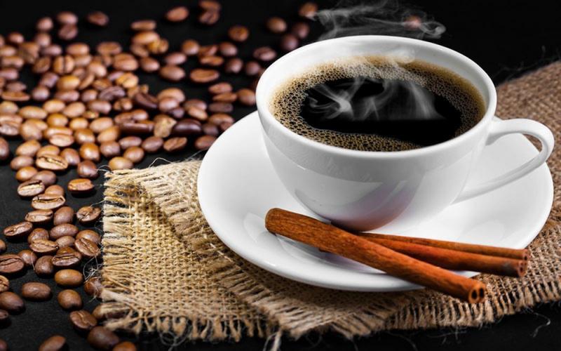 Các loại thức uống chứa caffeine và các chất kích thích như nước ngọt, cà phê… chính là “thủ phạm” dẫn đến tình trạng mất ngủ kéo dài, ngăn chặn giấc ngủ sâu của bạn