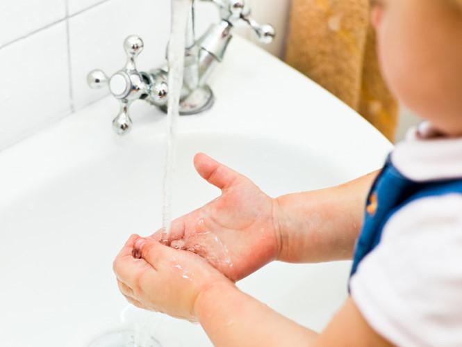 Vệ sinh tay được coi là liều vắc xin tự chế đơn giản, dễ thực hiện nhưng lại có hiệu quả vô cùng tố