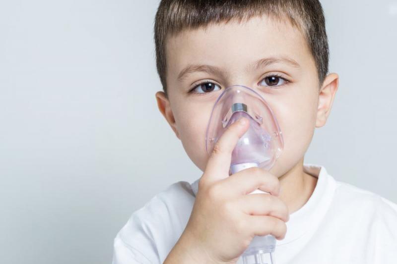 Trẻ mắc bệnh phổi hoặc hen suyễn