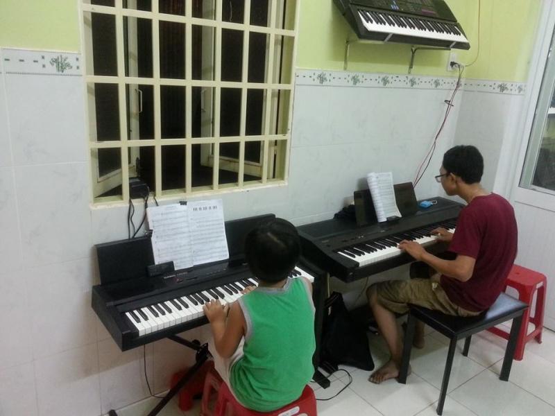 Các bạn học viên đang tham gia học tập tại Music Sky