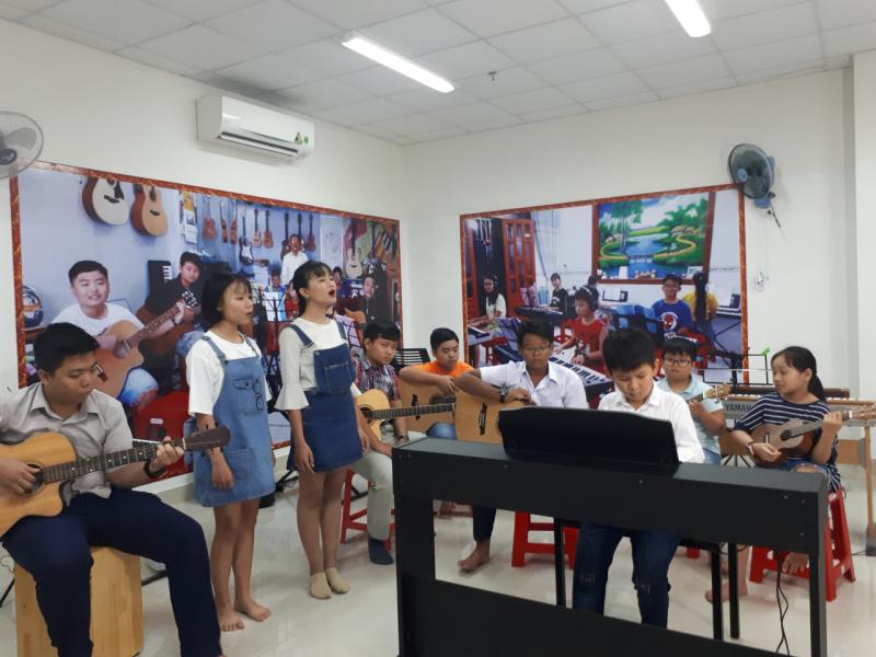 Một buổi học tại Trung tâm âm nhạc Nguyễn Sơn
