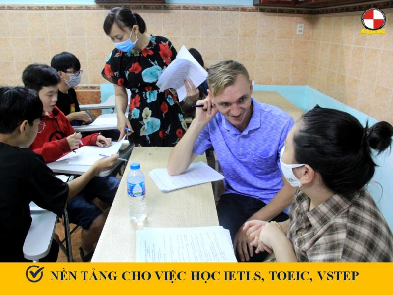 Anh Ngữ Âu Việt Mỹ kết hợp hoàn hảo giữa giáo viên Việt Nam và nước ngoài có trình độ thạc sĩ, tiến sĩ, có năng lực chuyên môn cao