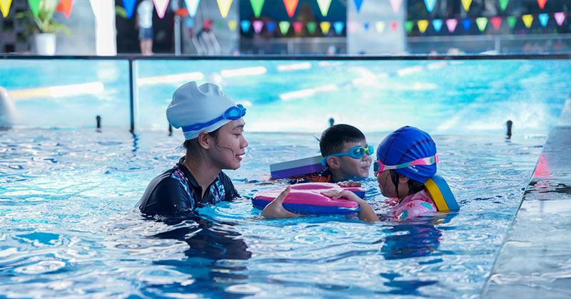 Trung tâm dạy bơi miễn phí cho trẻ em nghèo
