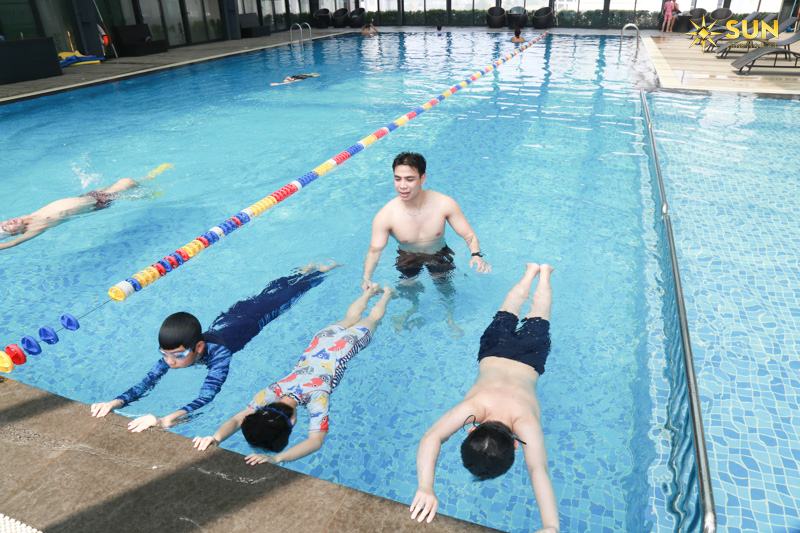 Trung tâm dạy bơi miễn phí cho trẻ em nghèo