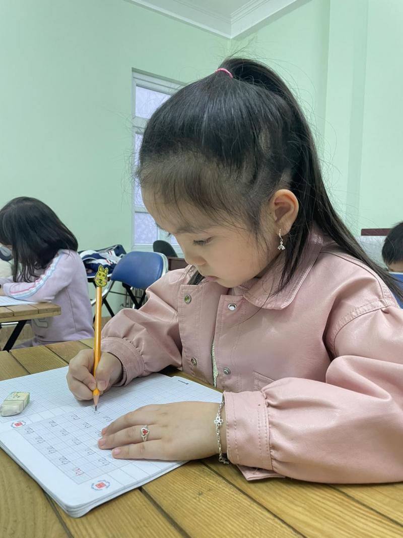 Trung tâm luyện viết chữ đẹp Hà Trang