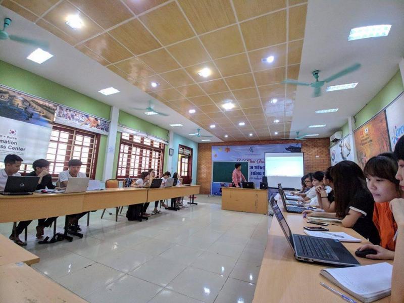 Lớp học tại trung tâm ngoại ngữ Hà Ninh