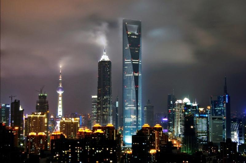 Ngắm nhìn quang cảnh toàn thành phố Thượng Hải ở độ cao 492 m về đêm.