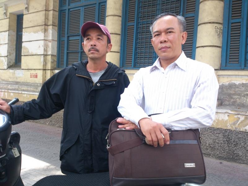 Ông Trương Bá Nhàn (trái) nạn nhân vụ án oan sai từ dấu vân tay oan nghiệt