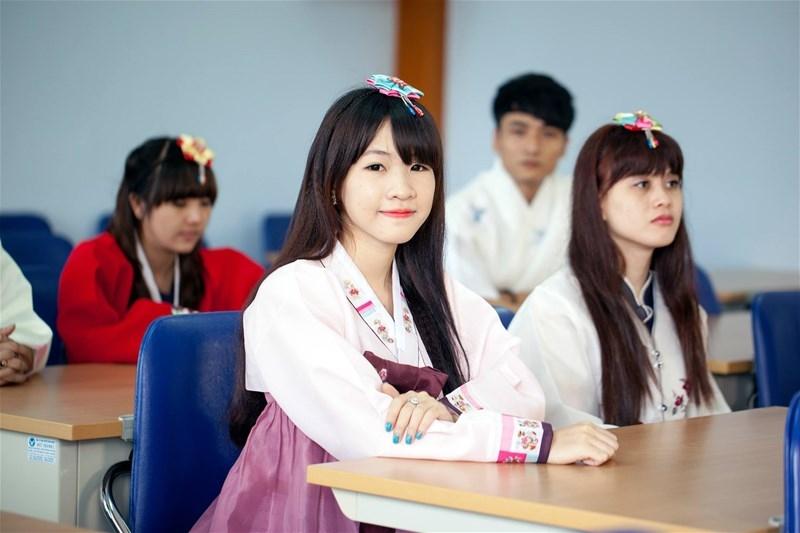 Sinh viên ngành Hàn Quốc học trường đại học Lạc Hồng