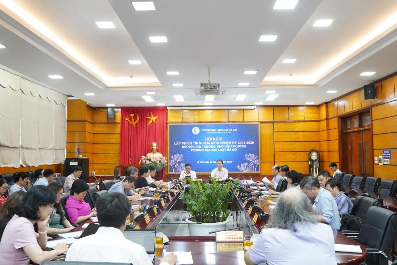 Phòng họp trường Đại học Luật Hà Nội