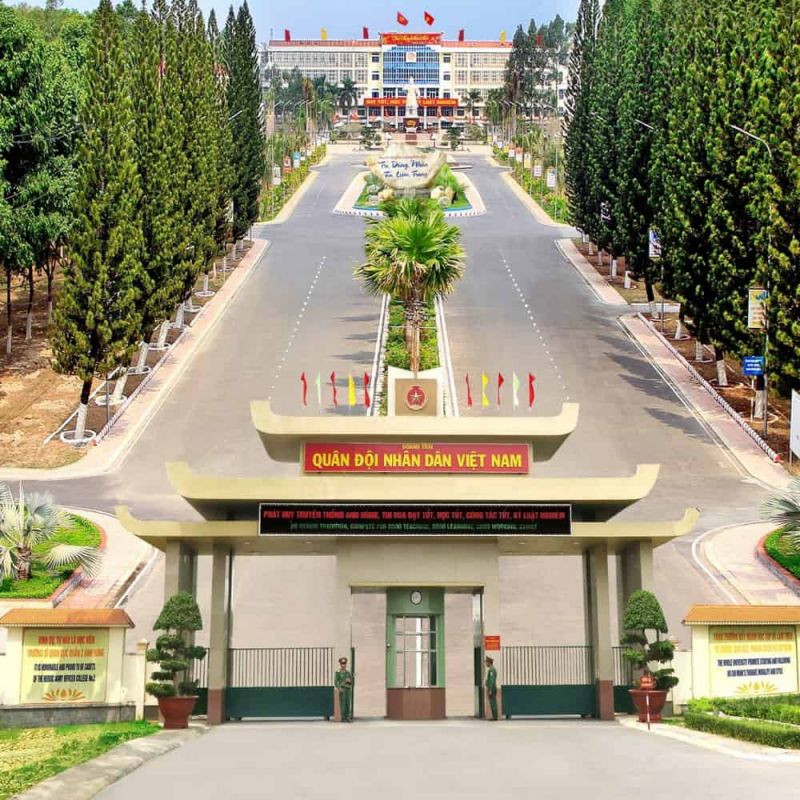Trường Đại học Nguyễn Huệ