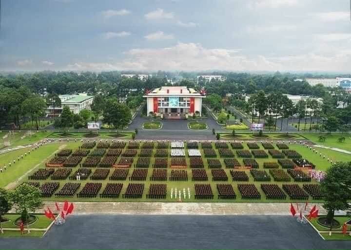 Trường Đại học Nguyễn Huệ