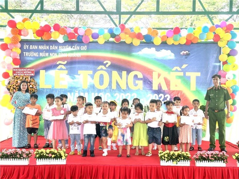 Lễ tổng kết tại trường mầm non Bình Khánh