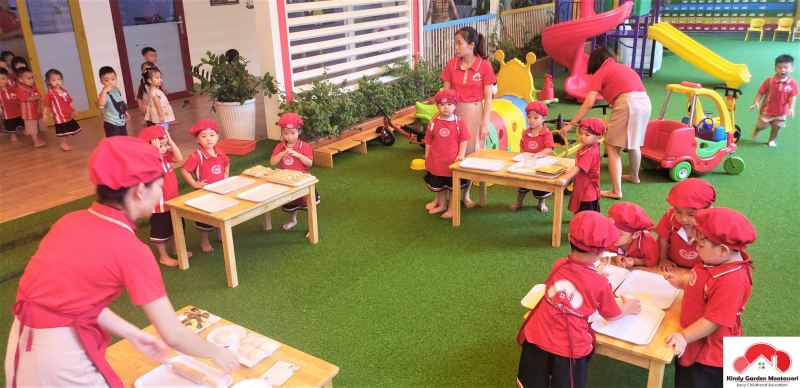 Các bé được vui chơi Trường Mầm non Kindy Garden Montessori