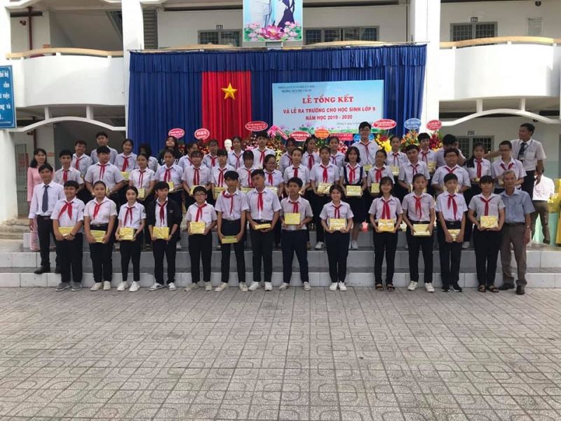 Trường THCS Chu Văn An nơi đã đưa bao thế hệ trẻ vươn tới ước mơ khi chạm ngõ vào những ngôi trường THPT danh tiếng trong thành phố và bay xa hơn đến với giảng đường của các trường Đại học