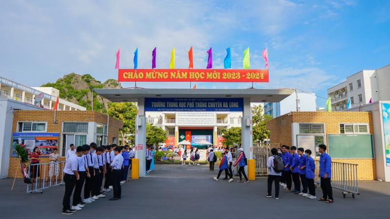 Trường THPT Chuyên Hạ Long