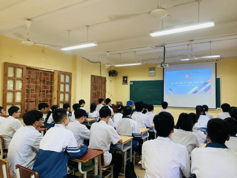 Trường THPT chuyên Nguyễn Trãi