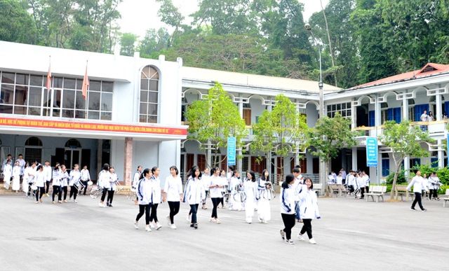 Trường THPT Chuyên Tuyên Quang