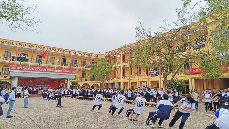 Trường THPT Khúc Thừa Dụ