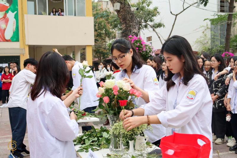 Học sinh trường THPT Kim Liên tham gia hoạt động ngoại khóa